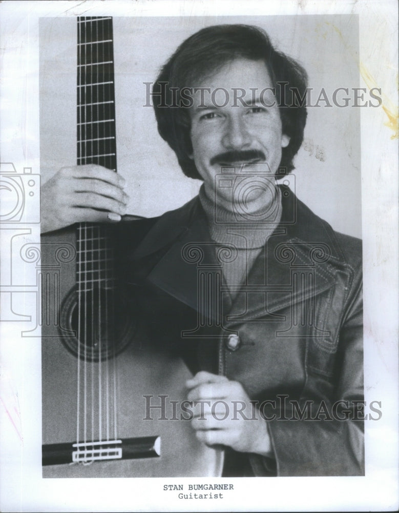 1977 Press Photo Stan Bumgarner guitarist musician show- RSA21627 - Historic Images