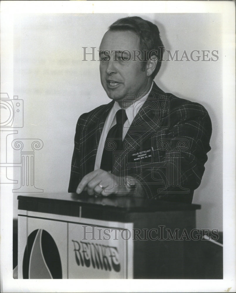 1977 Willis Kettelhut Reinke Mfg Co Pres - Historic Images