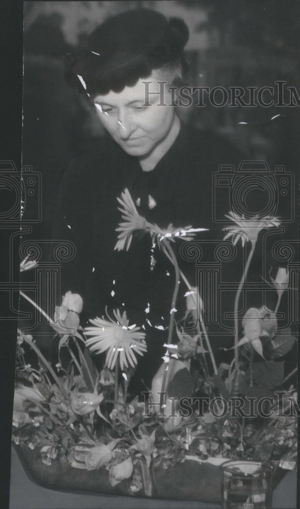 1958 Press Photo Louis Kahn Bloomfield Flower Society C- RSA22079 - Historic Images