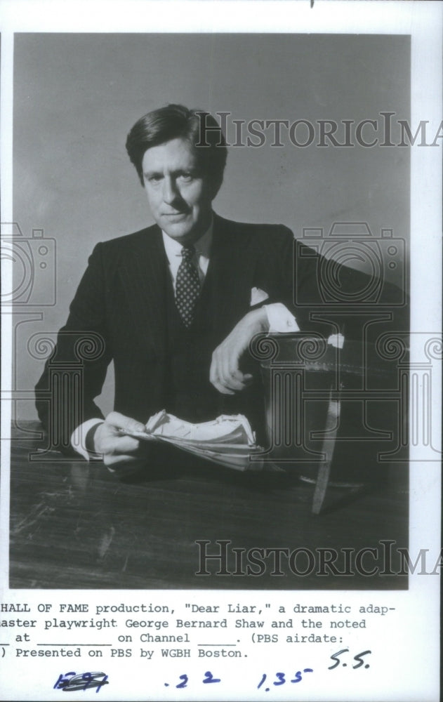 1982 Press Photo Edward Hermann stars Dear Liar play- RSA22205 - Historic Images