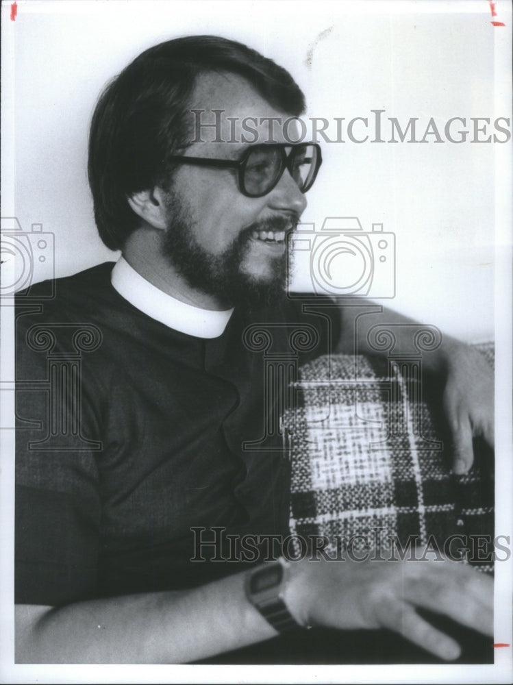 1978 Press Photo Rev Donald Hinchey Photographer Bill P - Historic Images