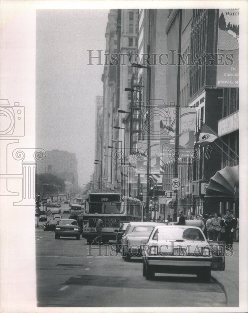 1991 Press Photo Michigan Avenue south Wacker bustles - Historic Images