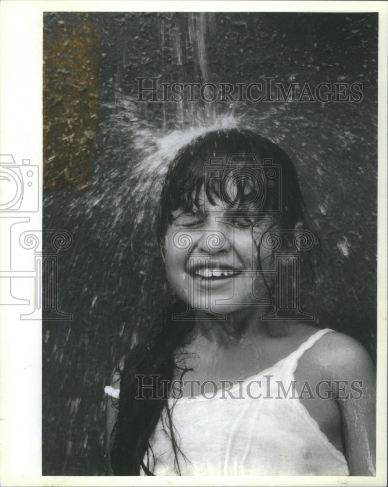 1984 Nadia Don Beach Shower Chicago Area He - Historic Images