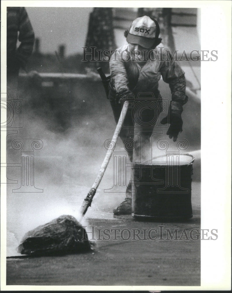 1984 Roofer Filberto Bravo Spreads Hot Tar - Historic Images