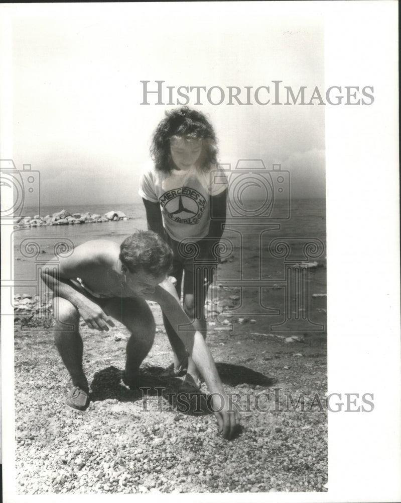 1989 James Duflo Scour Beach-Souvenir Stone - Historic Images