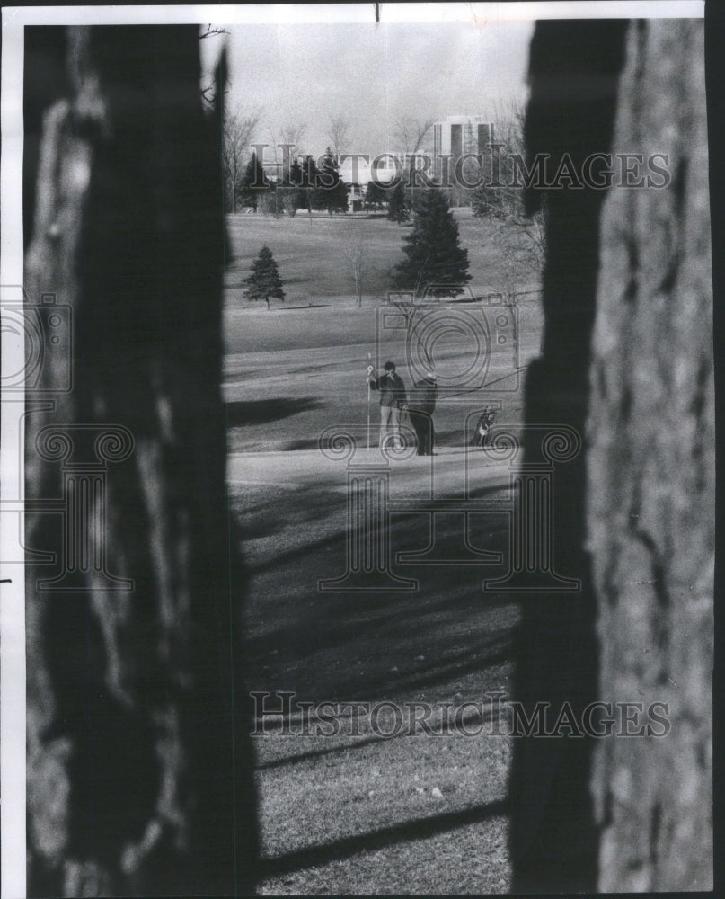 1976 Ray Urick Holds Stick-Dad Bill Putt Ou - Historic Images