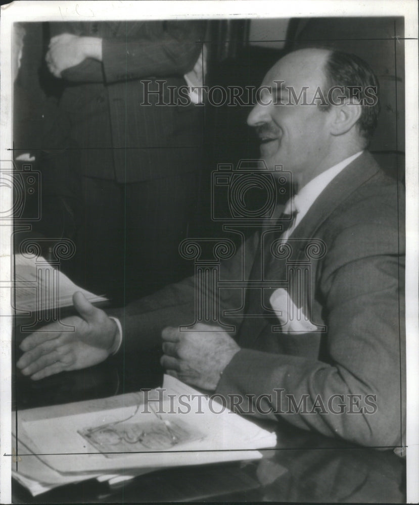 1942 Press Photo Ernest Kanzler Press Conference Detroi- RSA23875 - Historic Images