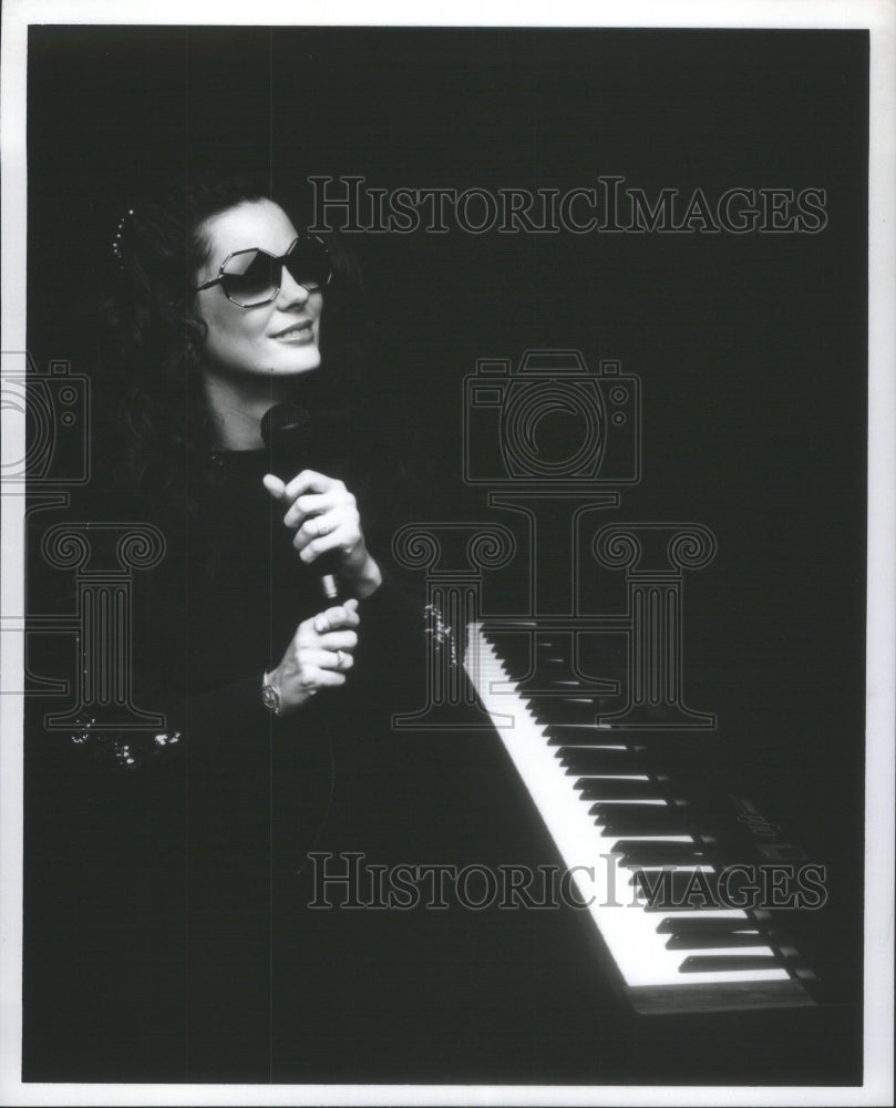 1986 Press Photo Karen Karsh American Singer &amp; Pianist - Historic Images