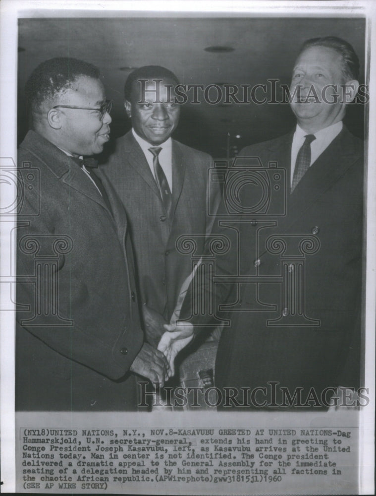 1960 Press Photo Hammarskjold-Secretary Extend Hand-Gre - Historic Images