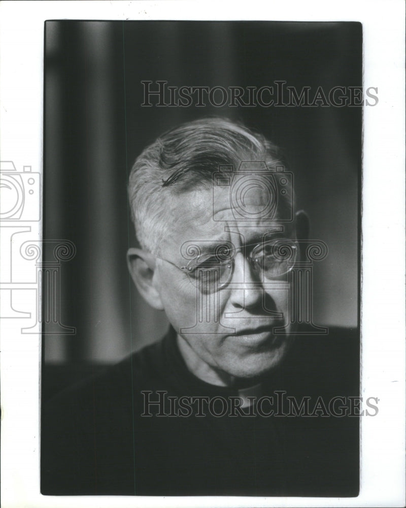 1981 Press Photo  Joseph Karasiewkz Catholic Priest - Historic Images