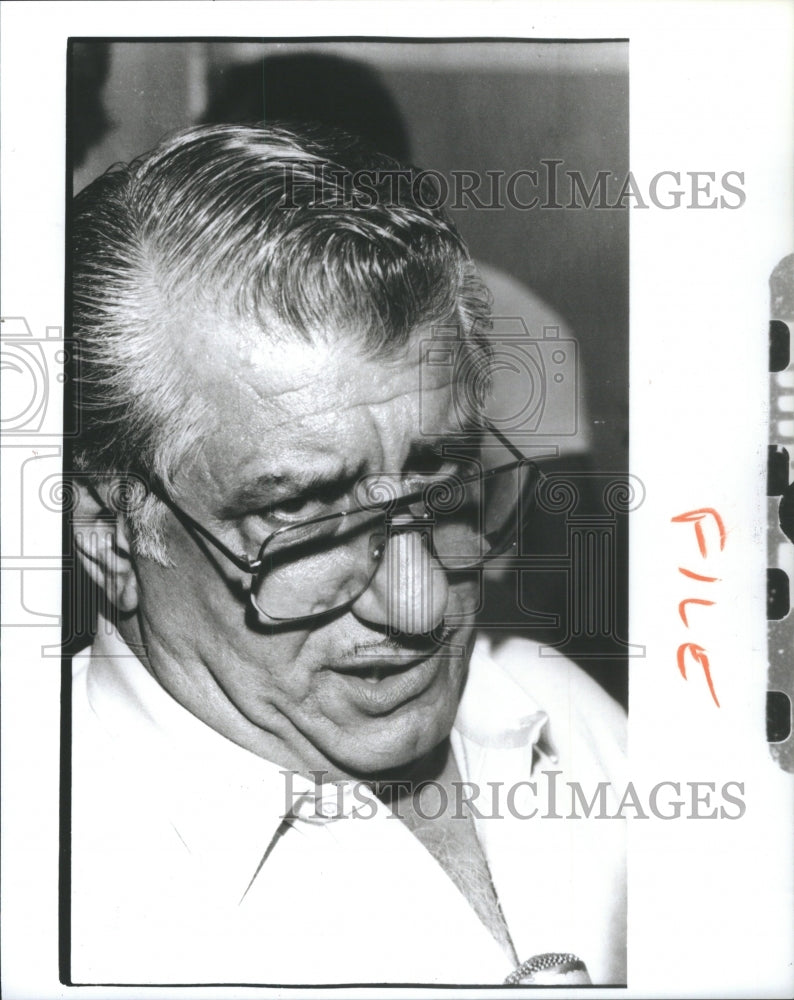 1985 Peter Karagozian labor leader talks - Historic Images