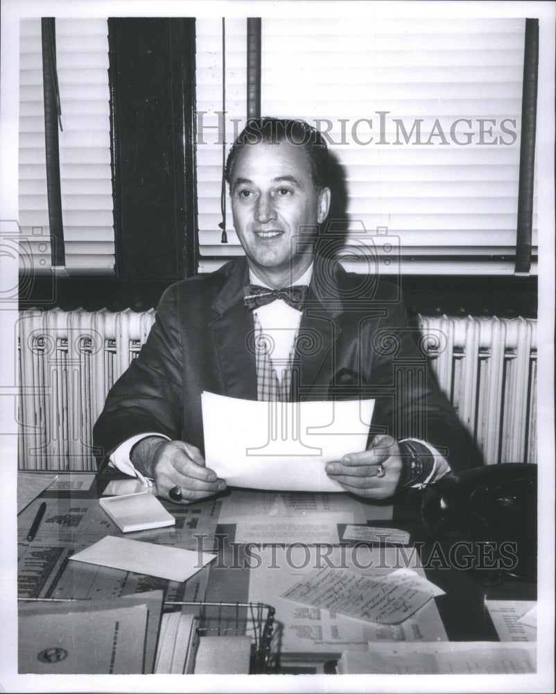 1986 Press Photo Mastin Kaliah Detroit Teacher Library- RSA24449 - Historic Images