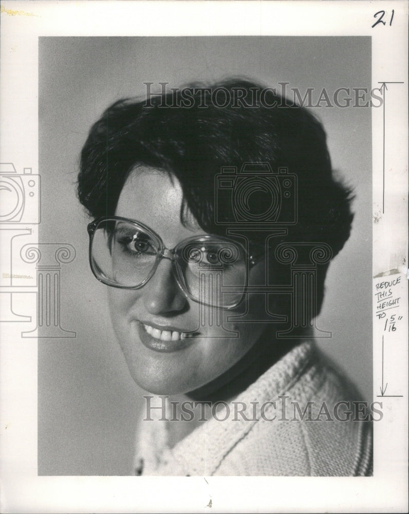 1988 Joane Davidson wears Spectacle - Historic Images