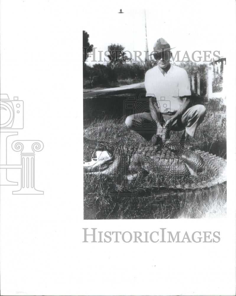 1987 Copy Earnest Hay Alligator Hunting - Historic Images