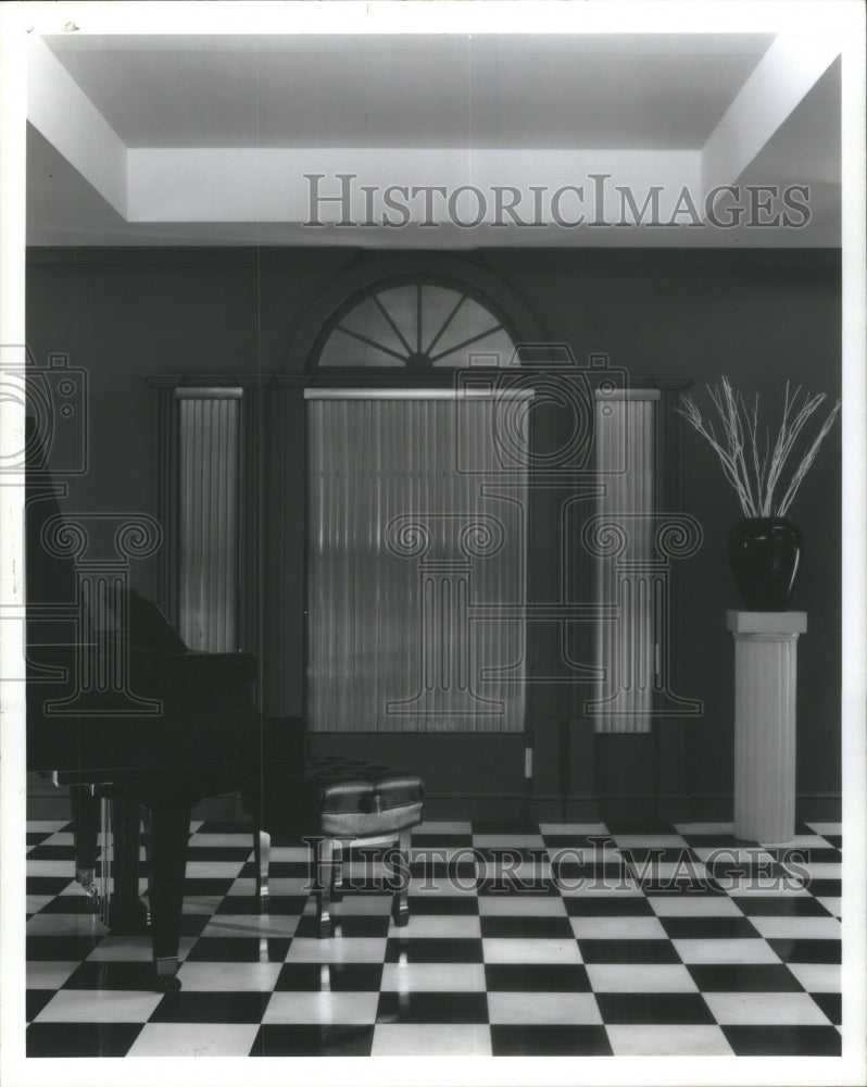 1985 FLOORS ROOM - Historic Images