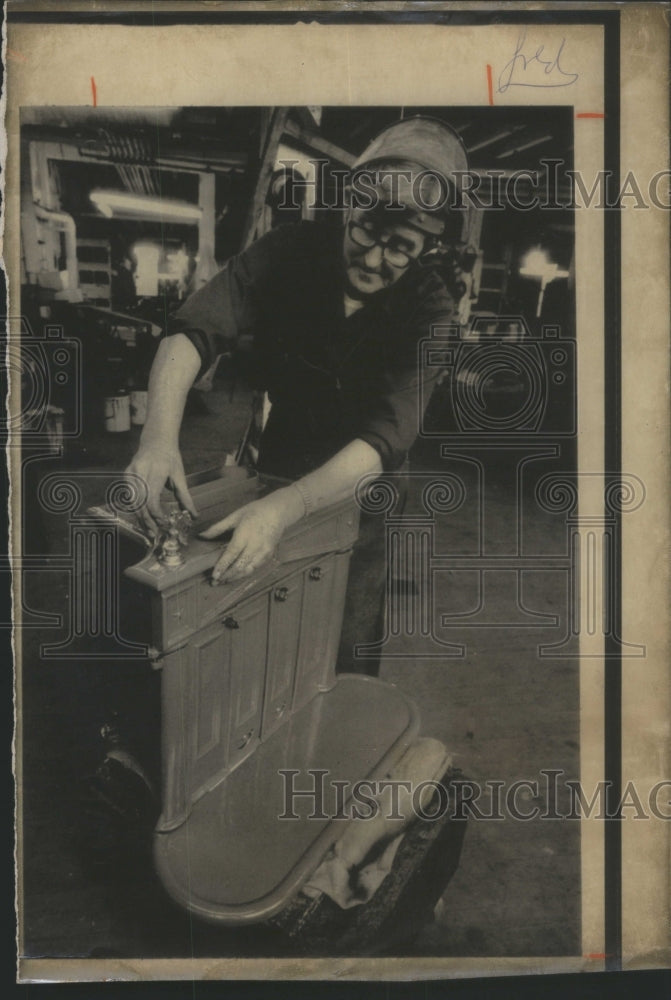 1973 Press Photo Wood Burning Stove- RSA25397-Historic Images