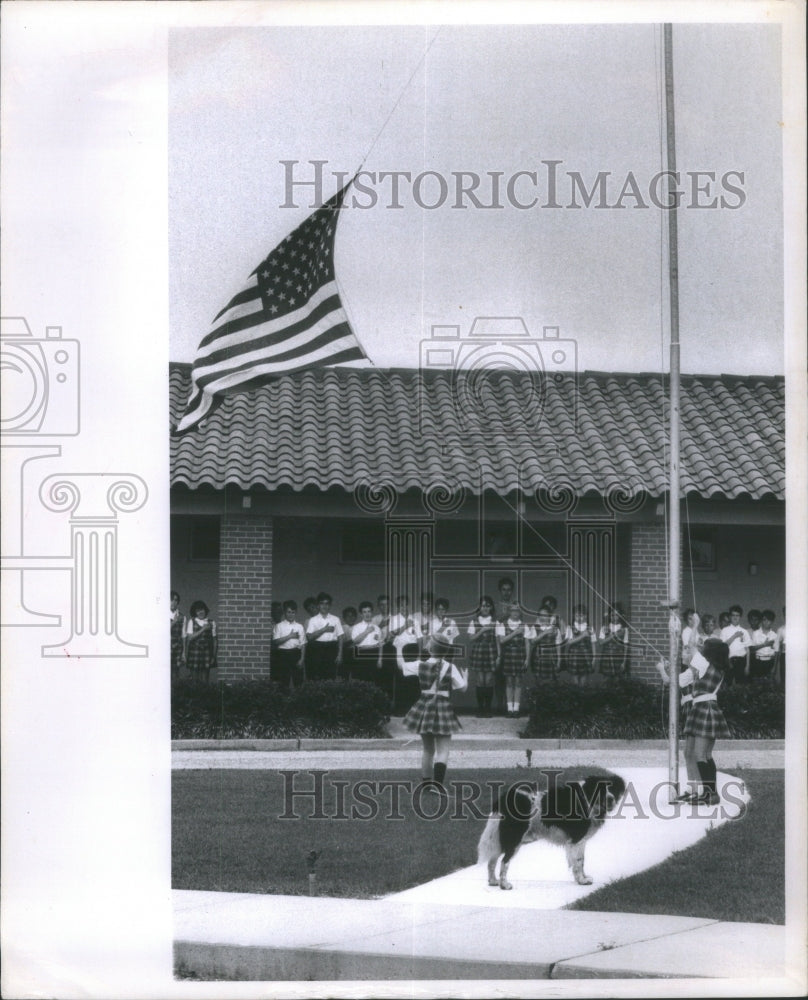 1970 Press Photo windy day Canterbury School St Petersb - Historic Images