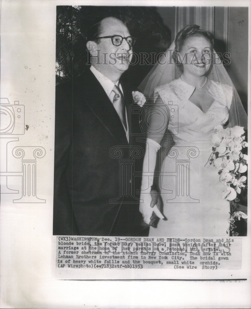 1953 Press Photo GORDON DEAN AMERICAN LAWYER MARY BENTO- RSA25819 - Historic Images