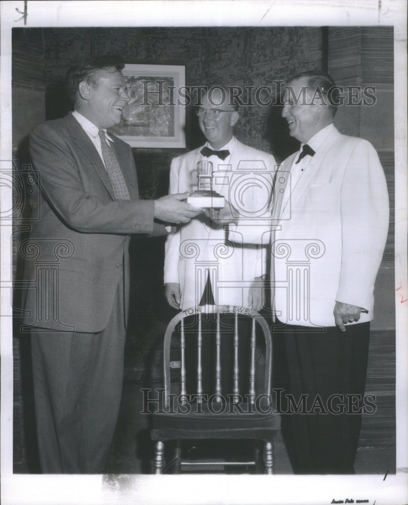 1959 Tom Ewell Opera House Gold Chair Centr - Historic Images