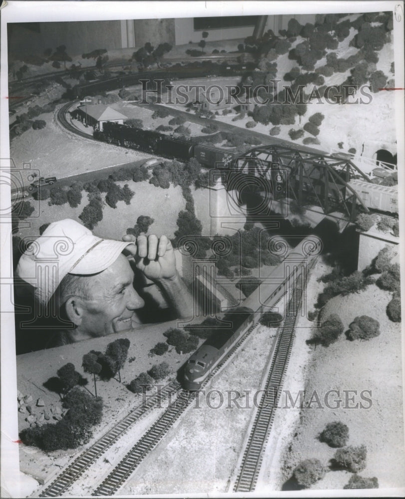 Press Photo member Model Railroad Club - Historic Images