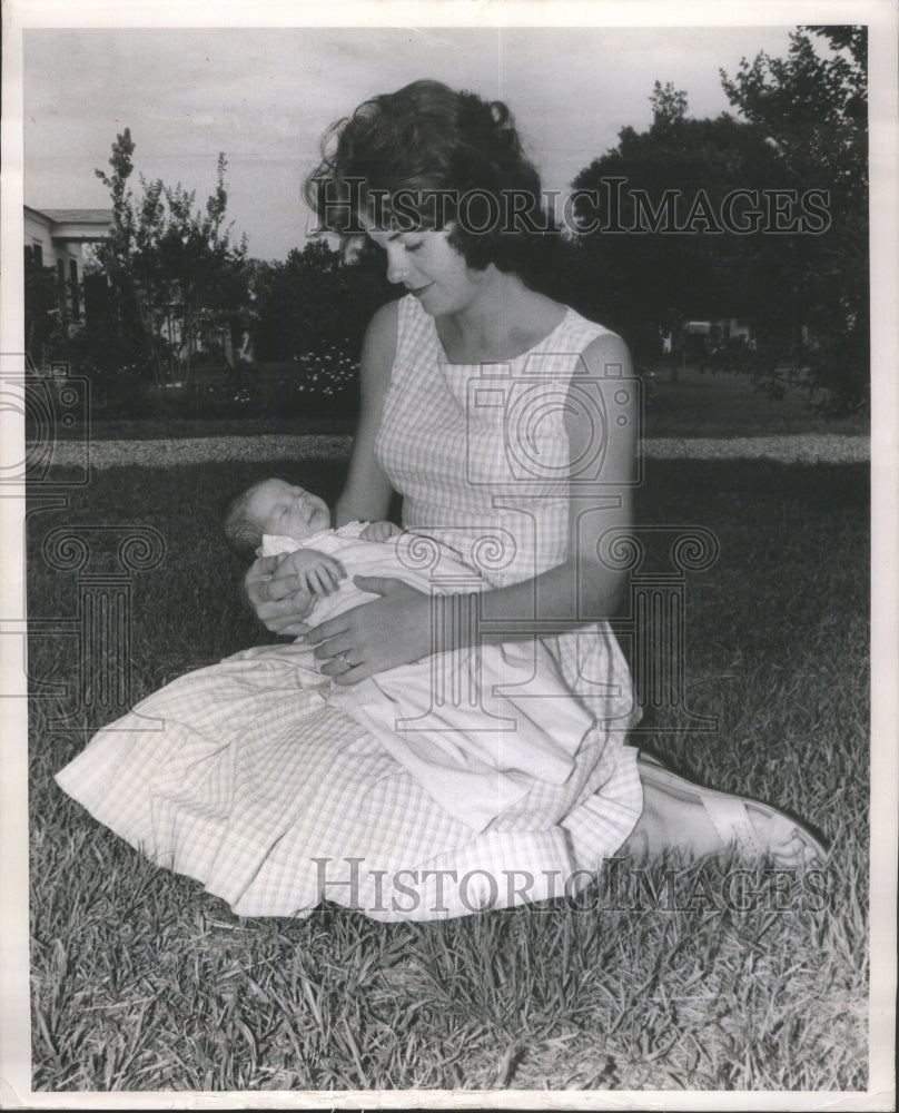 1964 Mother Mrs Mora Barley child Johnnie E-Historic Images