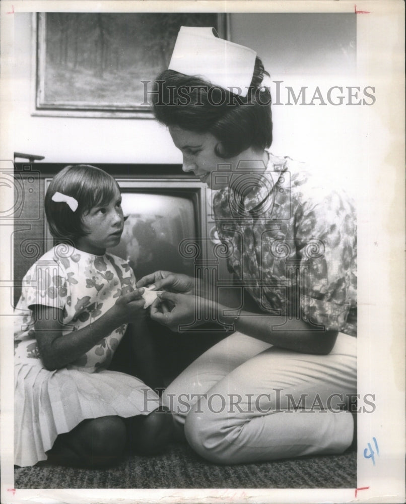 1964 Mother Nurse Bandaging Child&#39;s Finger - Historic Images