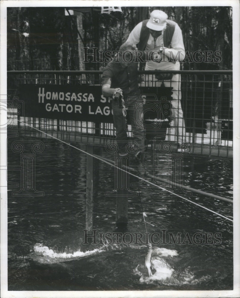 Press Photo Person fishing Homosassa Springs Florida Na- RSA27743 - Historic Images