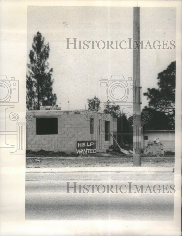 1973 Press Photo Help Wanted sign for St. Petersburg co- RSA27917 - Historic Images