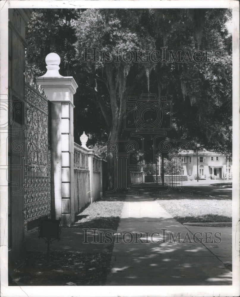 1975 Press Photo Three Shaded residential streets Clear- RSA27933 - Historic Images