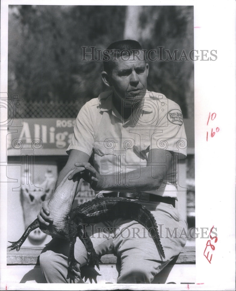 1966 Ole Olsen talks gators, Ross Allen Ins-Historic Images