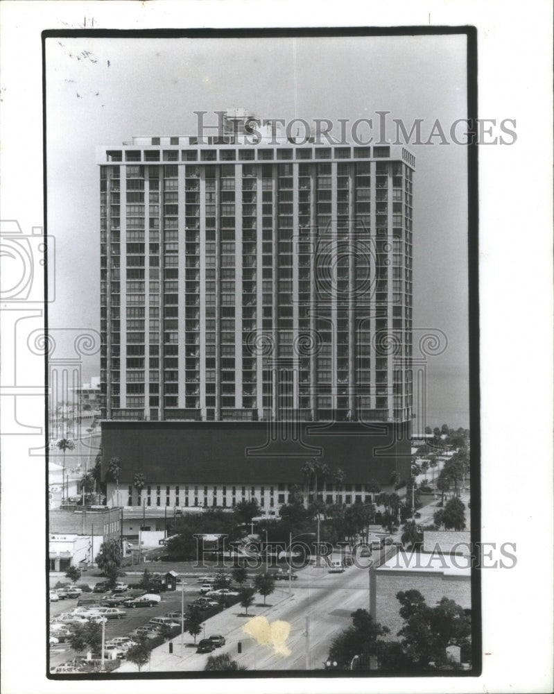 1985 Press Photo Condominium Bayfront Tower St. Petersb- RSA28159 - Historic Images