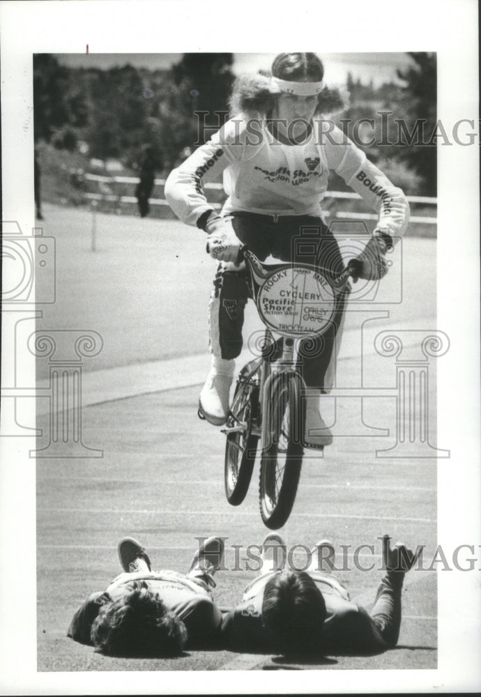 1982 Joe Hendricks/Bicycle Stunt - Historic Images