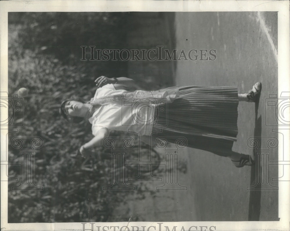 1931 Press Photo Mrs Beatrice Henderson Wholean Washing