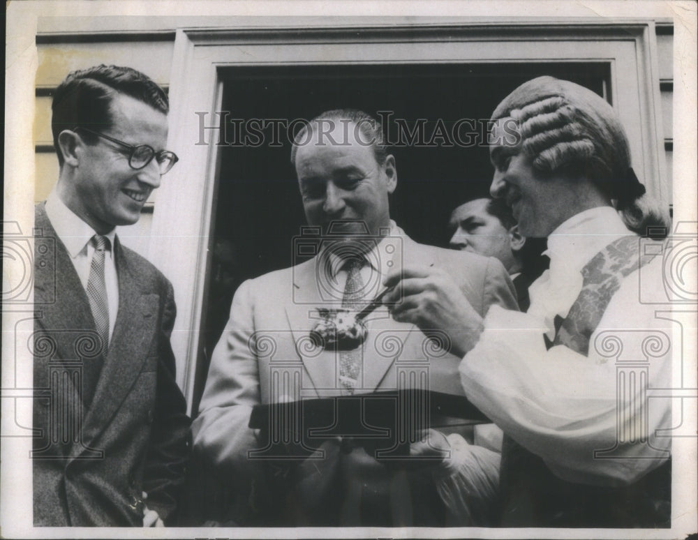 1966 King Baudouin receives Silver Pipkin f - Historic Images