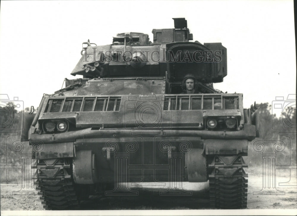 1987 Press Photo Sgt Kent Brewer Bradley Vehicle Fort B- RSA28845 - Historic Images