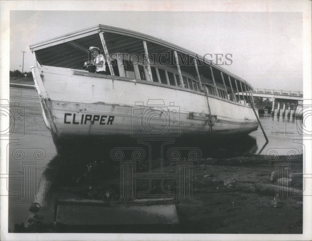 1967 Press Photo Fireman Drenching Boat In Kerosene- RSA29379 - Historic Images