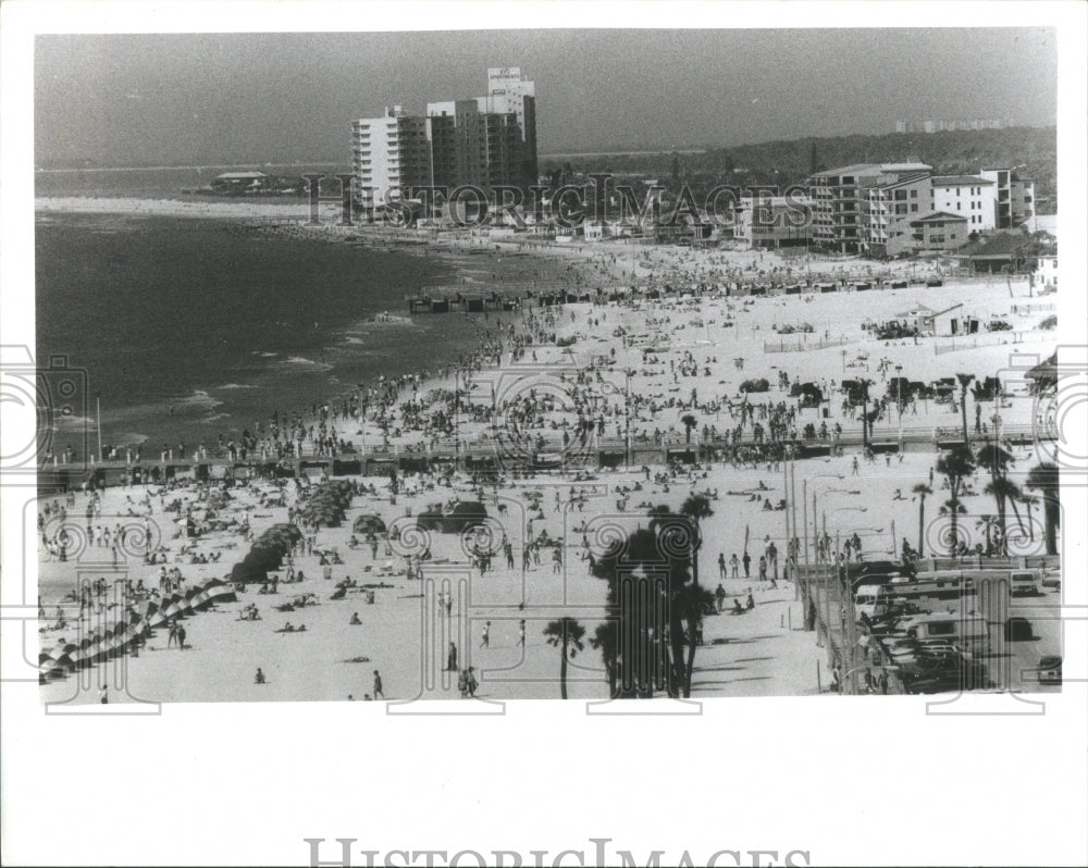1987 Clearwater Beach Vacationers - Historic Images