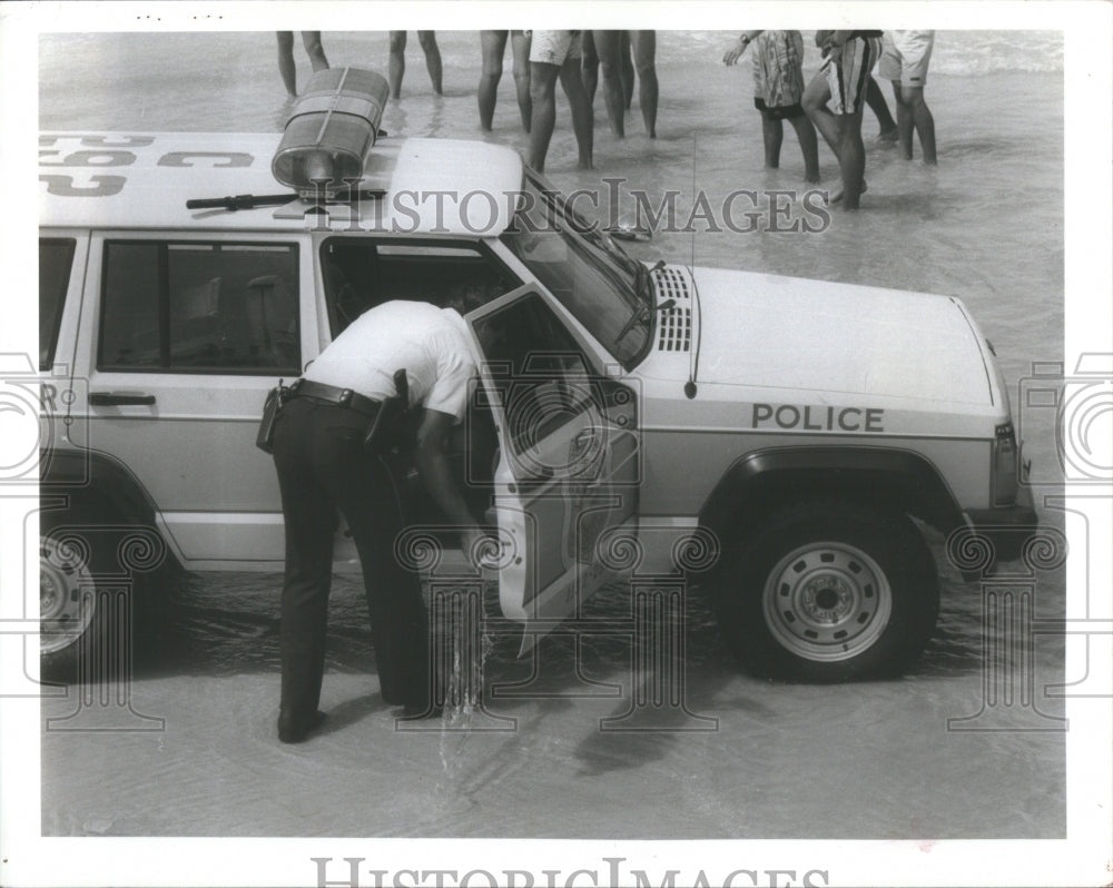 1985 Clearwater Police Ran Into Water-Historic Images