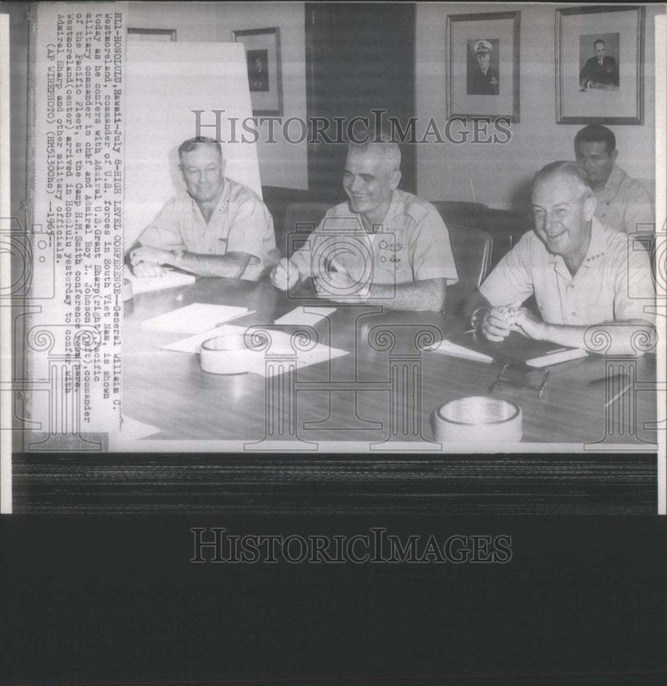 1965 Press Photo High Level Conference In Vietnam With- RSA29537- Historic Images