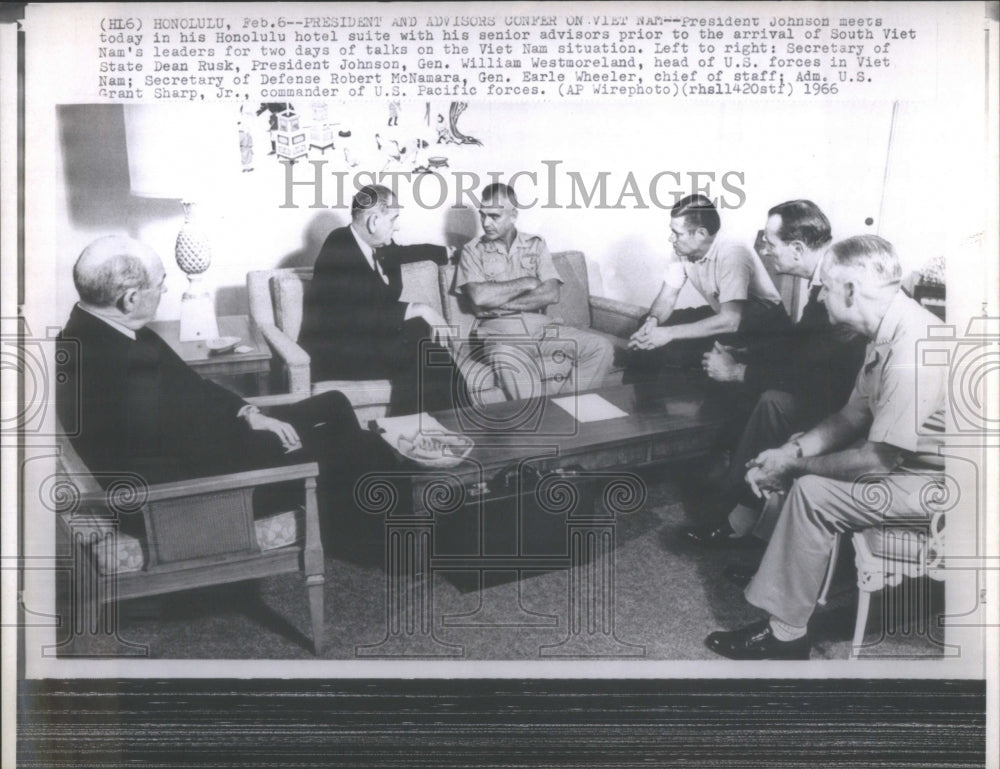 1966 Press Photo President Johnson & Senior Advisors- RSA29559- Historic Images