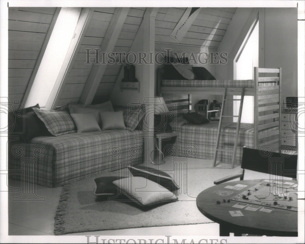 1990 Frame vacation home design roof - Historic Images