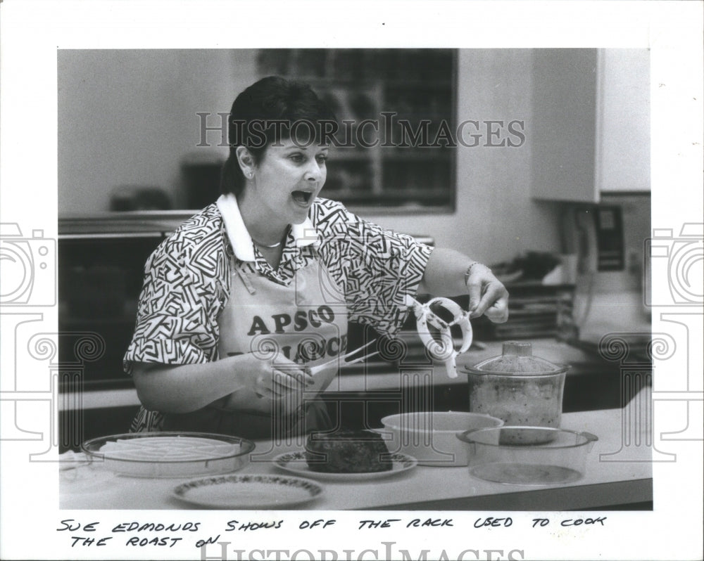 1987 Cooking Class Instructor Apsco Kitchen - Historic Images