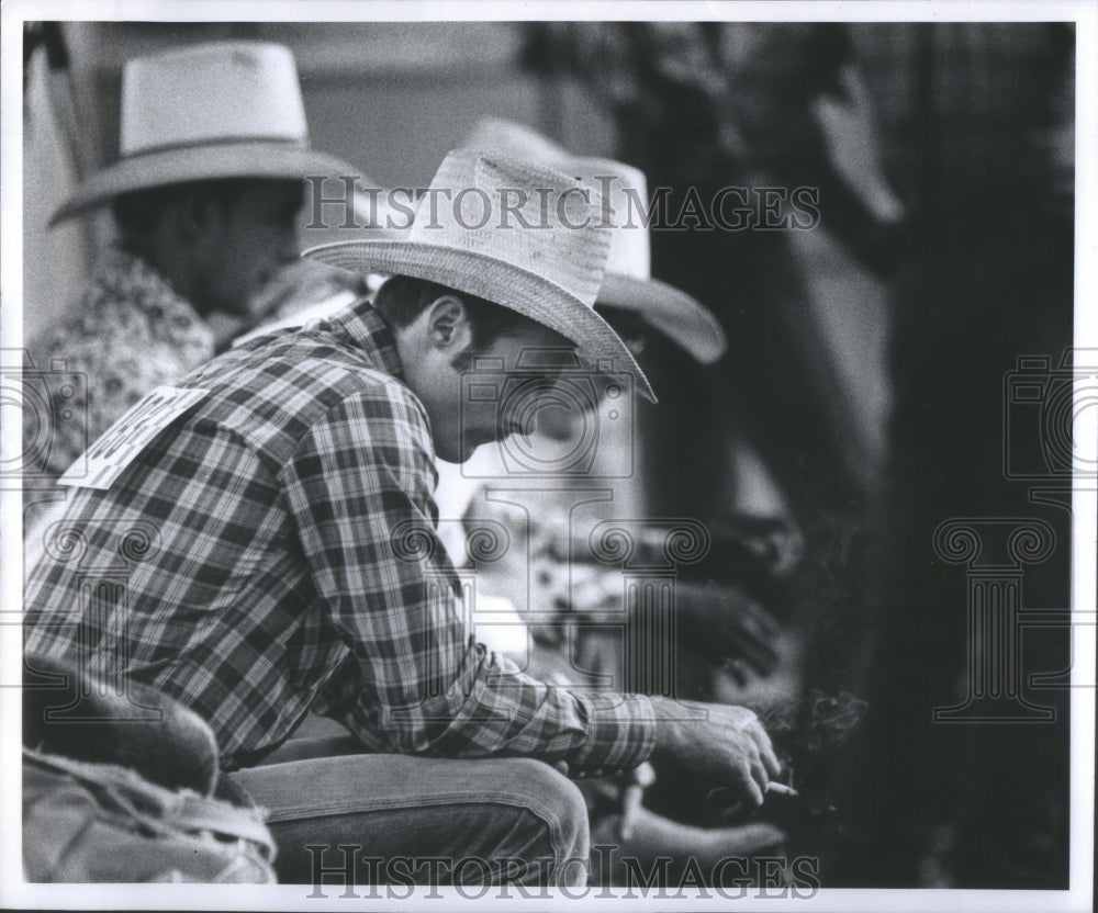 1982 Hate Sit Chair - Historic Images