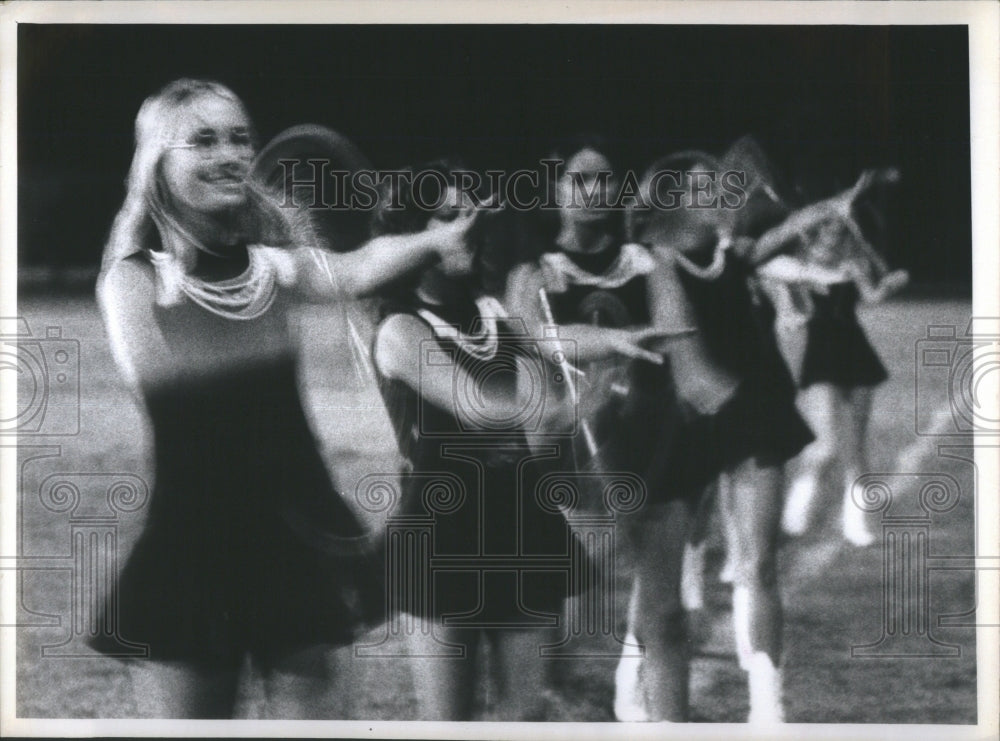 1971 Women performs show auditorium ballet - Historic Images