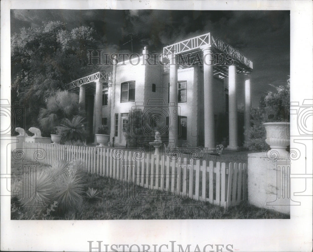 1976 Press Photo Lucille Crissey Bayou Castle St. Peter- RSA29943 - Historic Images