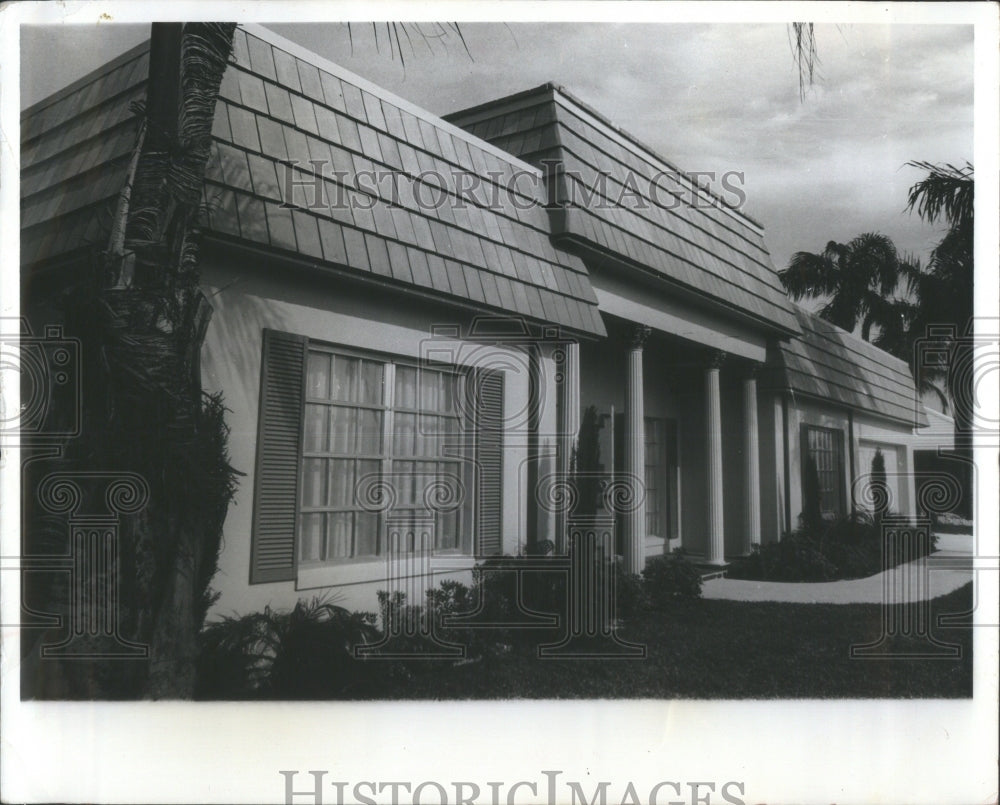 1966 Press Photo Ancestor Villa Roman Mansard Roof Door- RSA29989 - Historic Images