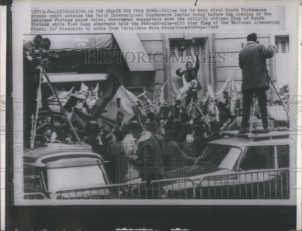 1969 South Vietnamese police Paris meeting - Historic Images