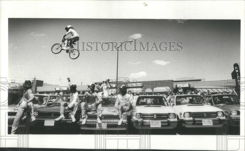 1982 Jumping Joe Hendrick Bicycle Stunts Ca - Historic Images