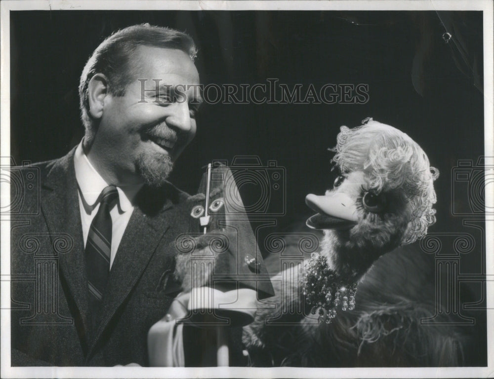 1963 Press Photo Mary Ritts puppets Paul Henderson- RSA30453 - Historic ...