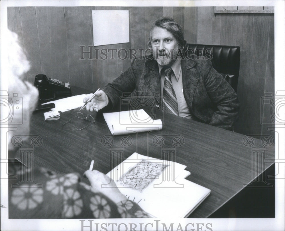 1972 Press Photo Len Sands abortion referral hospital - Historic Images